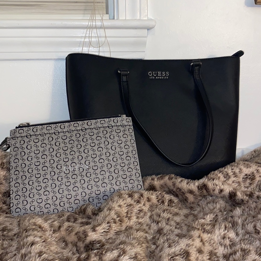 GUESS PURSE W/ CLUTCH!!